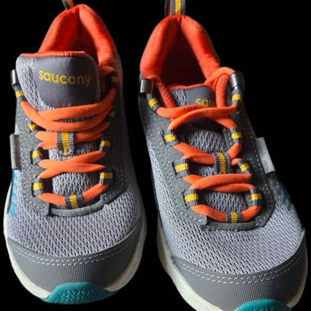 Saucony wind shield running shoes size 13m
